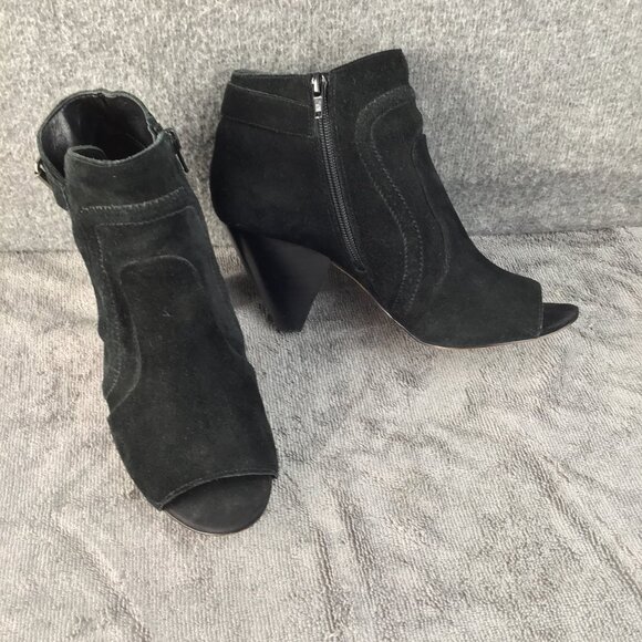 Vince Camuto Ennley Suede Leather Ankle Boot Booties Shoes 8.5M Black - Picture 1 of 10